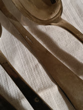 Charger l'image dans la galerie, Série de 10 grandes cuillères en métal argenté
