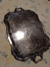 Charger l&#39;image dans la galerie, Boulanger à Paris , grand plateau en métal argenté style Louis XV fait au XIXÈME. Trace d&#39;usure du temps ! Belle patine ...
