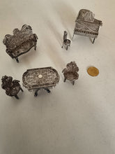 Charger l&#39;image dans la galerie, Ensemble salon en filigrane d&#39;argent massif , 6 pièces, avec un piano boîte
