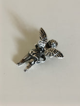 Charger l&#39;image dans la galerie, Paire de pendentif chérubin au dauphin, probablement pour décoré des bracelet que à mettre sur un collier .. l&#39;un n&#39;empêche pas l&#39;autre
