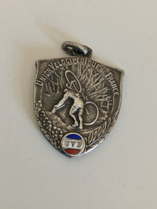 Médaille Union velocipédique de France argenté et émail . Un gaulois avec citation "si vis pacem para bellum"