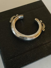 Charger l&#39;image dans la galerie, Bracelet en argent creux  ethnique,  Hmong Laos Vietnam chine
