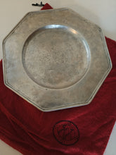 Charger l'image dans la galerie, Série de 6 dessous de plat en étain style XVIIE fabricant italien Giorgio Tabellini de haute qualité
