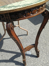 Charger l&#39;image dans la galerie, Console à poser style Louis XV en noyer massif sculpté. Fin XIXÈME début Xxème

