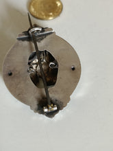 Charger l&#39;image dans la galerie, Broche art nouveau en argent, travail artisanal de qualité.
