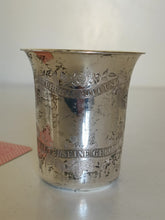 Charger l&#39;image dans la galerie, Gobelet en argent massif , fin XIXÈME Autriche Hongrie avec inscription en allemand, Crains Dieu et respecte ses commandements.
