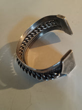 Charger l'image dans la galerie, Bracelet manchette en argent massif libanais
