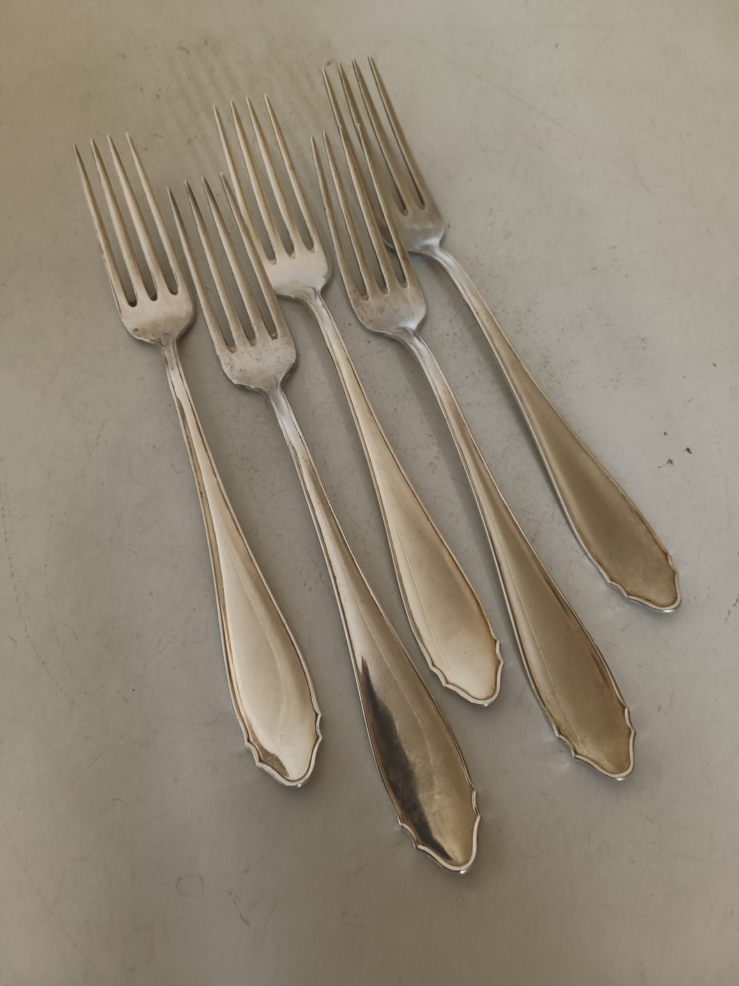 Jezler la Reine, série de 5 grandes fourchettes en argent massif 0.800