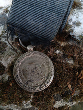 Charger l&#39;image dans la galerie, Napoléon III médaille campagne d&#39;Italie en argent massif  avec ruban noir

