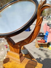 Charger l&#39;image dans la galerie, Èsyché de table en placage de ronce de noyer sur cerisier. Fin XIXÈME Biedermeier parfait état.
