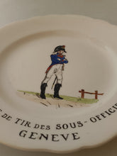 Charger l'image dans la galerie, Rare assiette en faïence de Carouge , faite pour la société de tir des sous officier de Genève. Début XIXÈME
