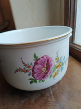 Charger l'image dans la galerie, Meissen rafraîchissoir à bouteille ou cache pot en porcelaine fine allemande peinte à la main
