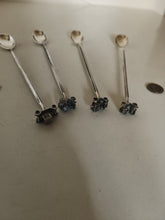 Charger l'image dans la galerie, Série de 4 cuillères à cocktail en argent massif Hollandais. Avec décors voiture de collection . Travail début XXÈME.
