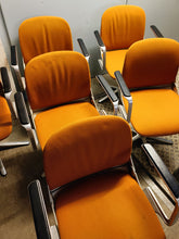 Charger l'image dans la galerie, Série de 6 chaises de bureau avec accoudoir Model 232 de  Wilhelm Ritz pour Wilkhahn,  Allemagne vers 1970

