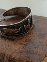 Charger l'image dans la galerie, Bracelet traditionnel Péruvien, en argent Sterling 0,925 et animaux totem en or 18k  , travail XXÈME
