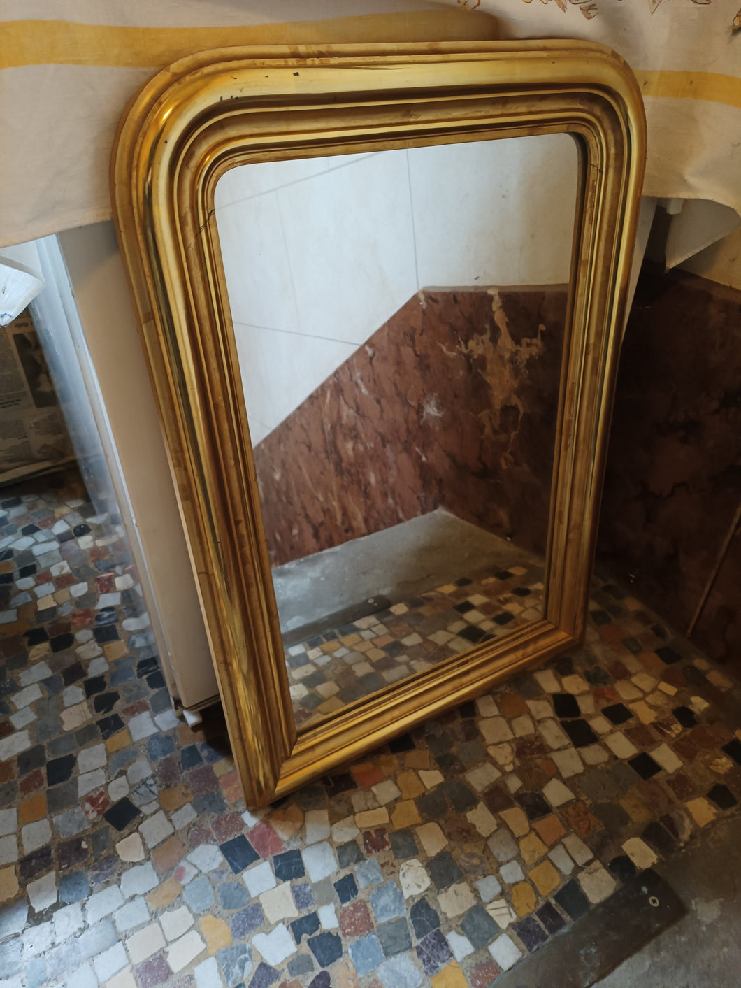 Miroir style Louis pour Philippe doré à la feuille d'or . XXème