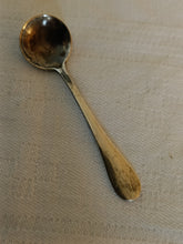 Charger l'image dans la galerie, Petite cuillère à sel en argent massif 0,830
