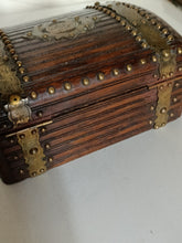 Charger l'image dans la galerie, Petit coffret anglais Victoria en Chêne massif , et garniture laiton,  xixème .
