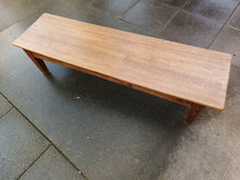 Charger l'image dans la galerie, Table basse ancienne en sapin et plateau en chêne massif .
