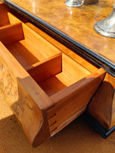 Charger l&#39;image dans la galerie, Èsyché de table en placage de ronce de noyer sur cerisier. Fin XIXÈME Biedermeier parfait état.
