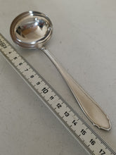 Charger l&#39;image dans la galerie, Jezler la reine louche à sauce en argent massif 0.800 parfait état. 55g
