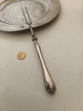 Charger l'image dans la galerie, Cuillère d'enfant manche argent massif , vers  1900
