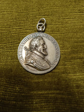 Charger l&#39;image dans la galerie, Médaille Henri IV,  Unification des deux royaumes en 1598.
