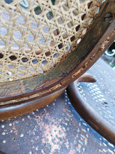 Charger l'image dans la galerie, Jacob Joseph Kuhn Rocking-Chair Viennois  fin XIXÈME, cannage à refaire mais utilisable.  Par Joseph Kuhn à Vienne
