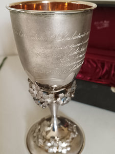 Grande coupe en argent massif XIX ème, offerte pour des noces d'or . Avec inscription famille Nicolet Sandoze 1835-1885 , 50 ans de Mariage