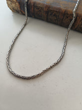 Charger l'image dans la galerie, Collier Javanais traditionnelle en argent massif 0,925 maille byzantine. Travail XXÈME unisexe
