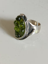 Charger l'image dans la galerie, Bague moderne espagnol en argent Sterling et verre de couleur
