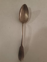 Charger l'image dans la galerie, Isaac Amaron orfèvre à Genève 1815-1881 période Française , cuillère en argent avec monogramme.
