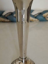 Charger l&#39;image dans la galerie, Vase en argent massif Sterling Anglais fin XIXÈME
