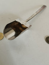 Charger l'image dans la galerie, Pelle à sucre d'époque Art déco en argent Sterling 0,925.
