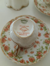Charger l&#39;image dans la galerie, Service à café 9 pièces en porcelaine de Havilland France pour la boutique Louis Kuhne à Genève. Début 1900

