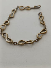 Charger l&#39;image dans la galerie, Rare bracelet à double col de cygne en laiton probablement XIXÈME réparation au fermoir dans les règles de l&#39;art
