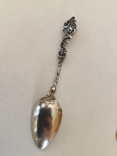 Charger l&#39;image dans la galerie, Rocaille Louis XV petite cuillère à café en argent
