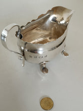 Charger l&#39;image dans la galerie, Saucière en argent massif Sterling Anglais . Début Xxème
