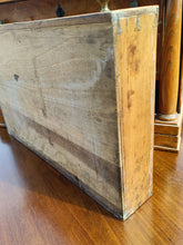 Charger l&#39;image dans la galerie, Ravissante petite commode de maîtrise Empire à colonne pleine Biedermeier XIX ème. Transformé en coffret à bijoux. Avec deux clés.
