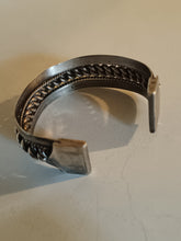 Charger l'image dans la galerie, Bracelet manchette en argent massif libanais
