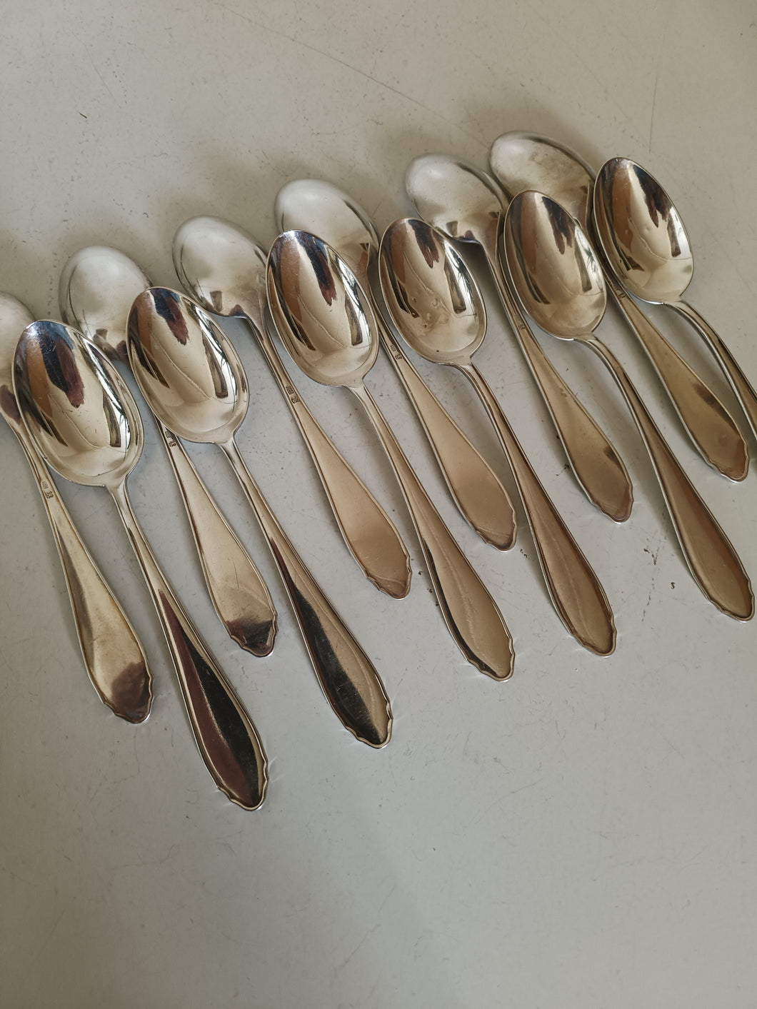 Jezler la Reine, série de 12 cuillères à dessert en argent massif 0.800 parfait état