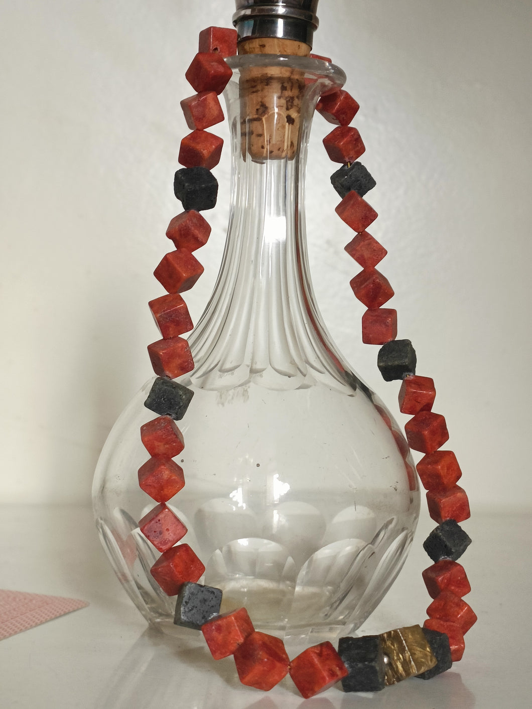 Collier moderniste en pierre naturelle taille carré