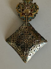 Charger l&#39;image dans la galerie, George W Shiebler 1846-1920 grand orfèvre américain , exceptionnelle cuillère à bonbons en argent massif doré et émail . Pièce de musée !
