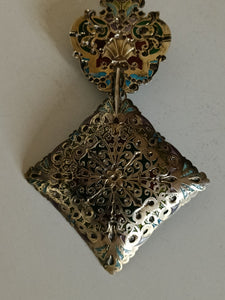George W Shiebler 1846-1920 grand orfèvre américain , exceptionnelle cuillère à bonbons en argent massif doré et émail . Pièce de musée !