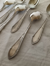 Charger l'image dans la galerie, Jezler ruban croisé et feuille, série de six cuillères à dessert en argent massif 0.800.
