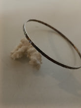 Charger l'image dans la galerie, Bracelet en argent 0,925 poinçon bijoutier ES à identifier vers 1960. Diamètre 7cm
