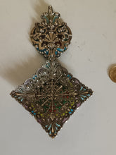 Charger l&#39;image dans la galerie, George W Shiebler 1846-1920 grand orfèvre américain , exceptionnelle cuillère à bonbons en argent massif doré et émail . Pièce de musée !
