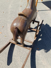 Charger l&#39;image dans la galerie, Grand cheval à bascule en bois sculpté et peint . Début XXÈME
