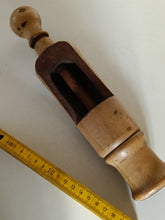 Charger l'image dans la galerie, Bouchonneuse de vigneron en bois de buis ,début XXÈME , outil de vigneron

