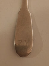Charger l'image dans la galerie, Isaac Amaron orfèvre à Genève 1815-1881 période Française , cuillère en argent avec monogramme.
